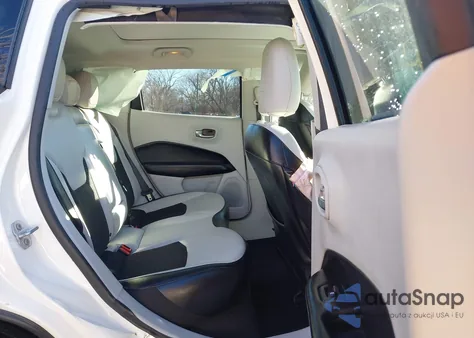 2020 Jeep Compass Sun And Safety 4X4 z USA, uszkodzony, nr VIN 3C4NJDBB5LT258482